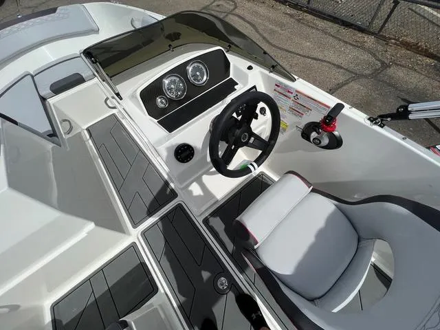 Slide: The Image of Bayliner Element M19 2023 - 9