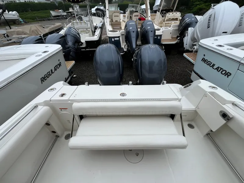Slide: The Image of 2007 Hydra-Sports 2500CC boat with dual Yamaha outboard engines, surrounded by other boats. - 31