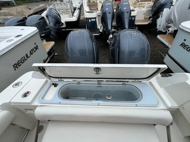 Slide: The Image of 2007 Hydra-Sports 2500CC boat with open livewell, surrounded by Yamaha outboard engines. - 33