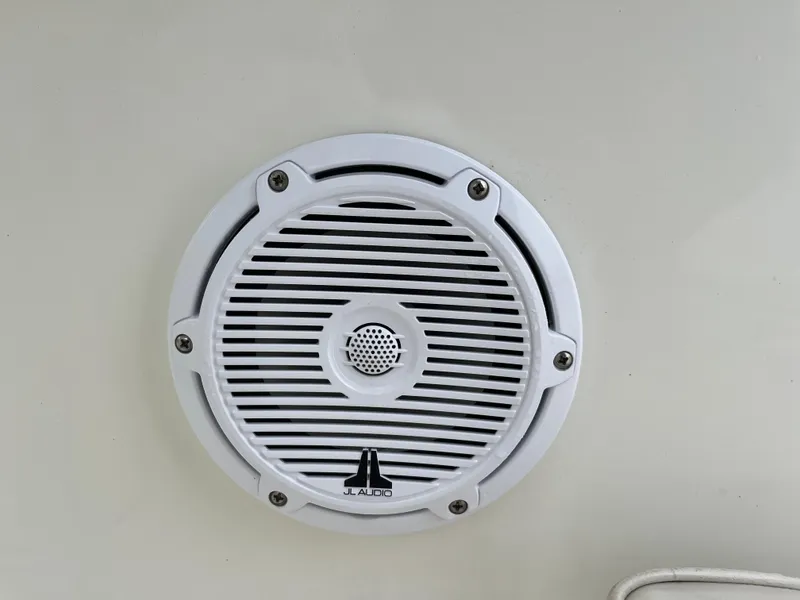 Slide: The Image of White JL Audio speaker on 2007 Hydra-Sports 2500CC boat. - 40