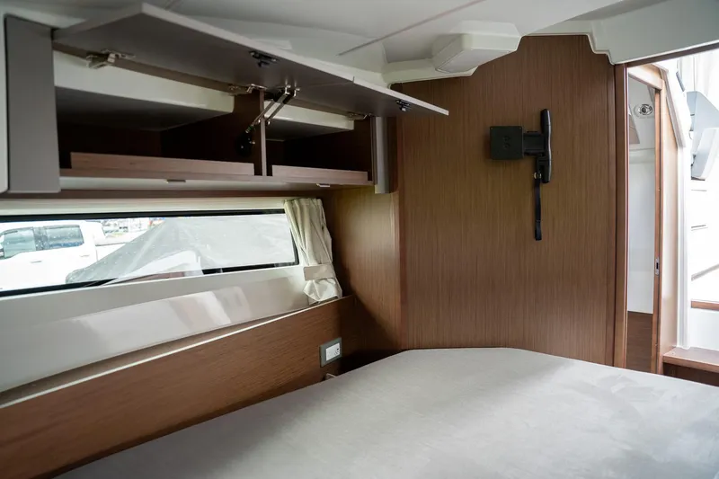 Slide: The Image of Beneteau Antares 9 2025 - 28