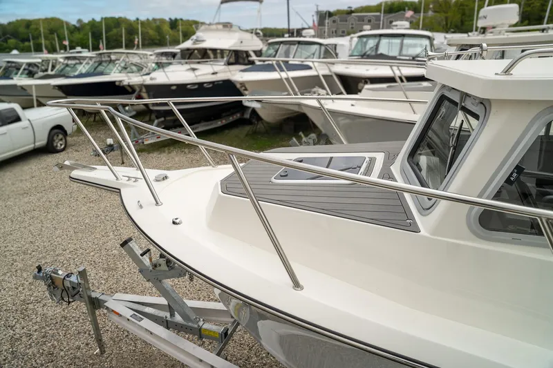 Slide: The Image of Defiance Admiral 250 EX 2025 - 10