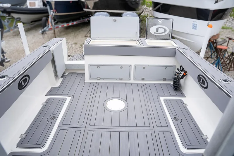 Slide: The Image of Defiance Admiral 250 EX 2025 - 12