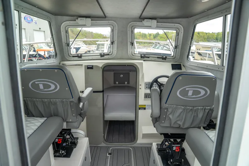 Slide: The Image of Defiance Admiral 250 EX 2025 - 13