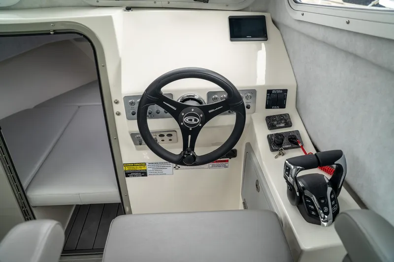 Slide: The Image of Defiance Admiral 250 EX 2025 - 15