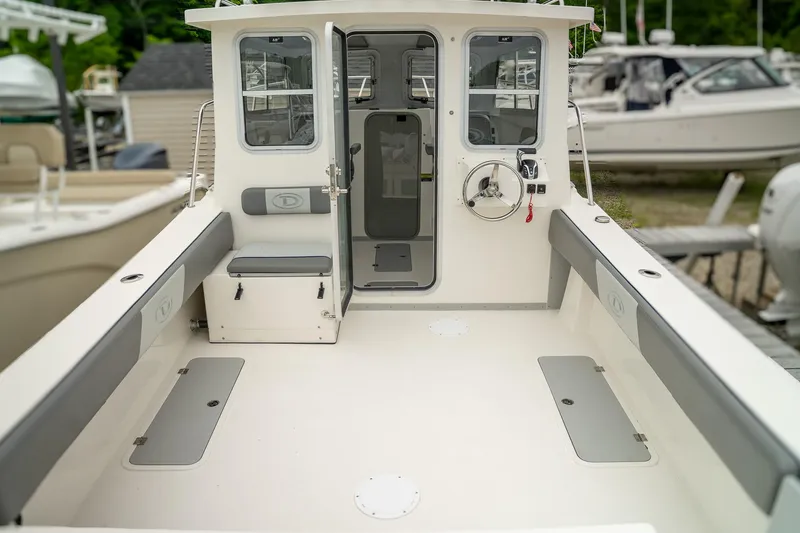 Slide: The Image of Defiance Admiral 260 EX 2025 - 10