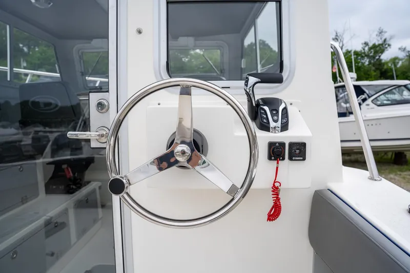 Slide: The Image of Defiance Admiral 260 EX 2025 - 12