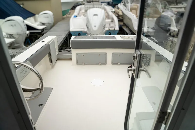 Slide: The Image of Defiance Admiral 260 EX 2025 - 13