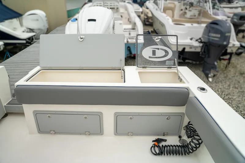 Slide: The Image of Defiance Admiral 260 EX 2025 - 15