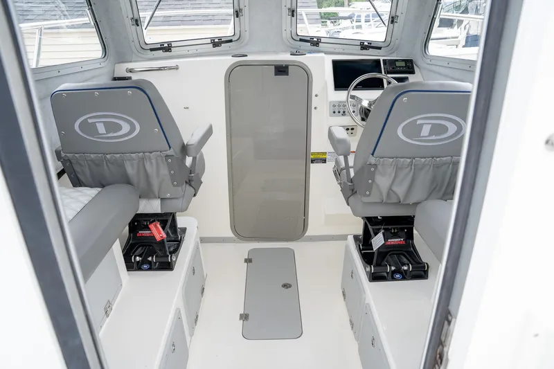 Slide: The Image of Defiance Admiral 260 EX 2025 - 16