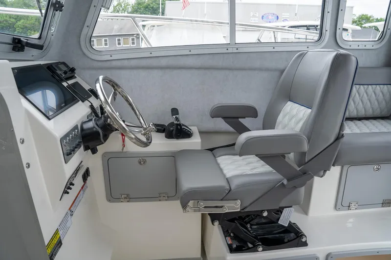 Slide: The Image of Defiance Admiral 260 EX 2025 - 17