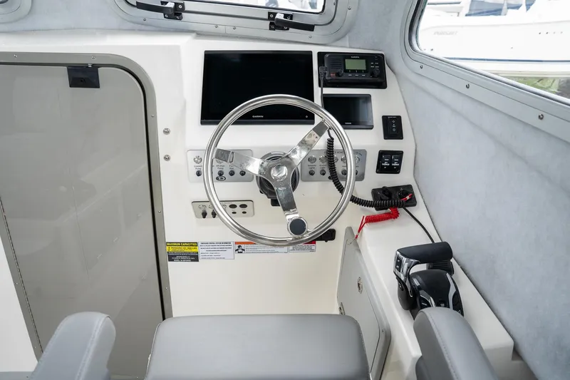 Slide: The Image of Defiance Admiral 260 EX 2025 - 18