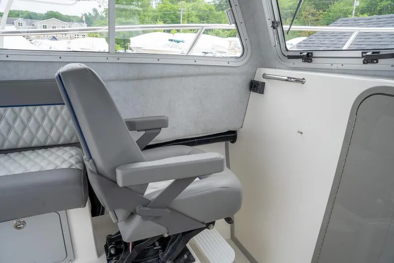 Slide: The Image of Defiance Admiral 260 EX 2025 - 21