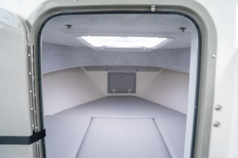 Slide: The Image of Defiance Admiral 260 EX 2025 - 24