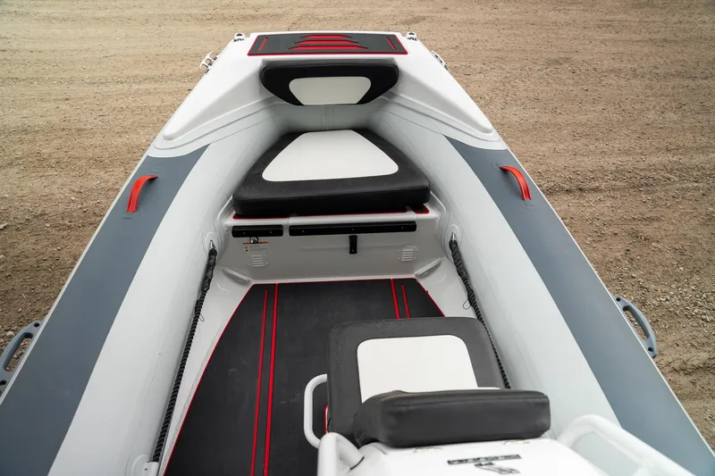 Slide: The Image of Highfield Velox 420 2025 - 10