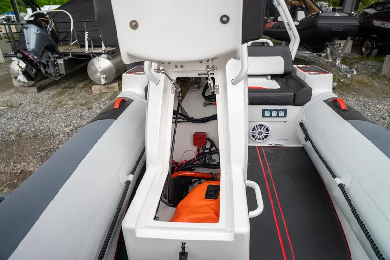 Slide: The Image of Highfield Velox 420 2025 - 12