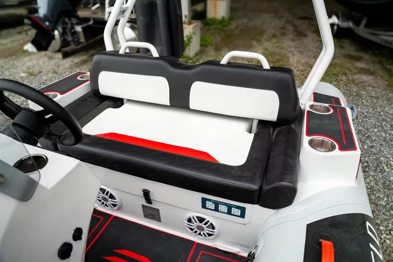 Slide: The Image of Highfield Velox 420 2025 - 14