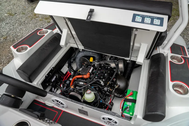 Slide: The Image of Highfield Velox 420 2025 - 15