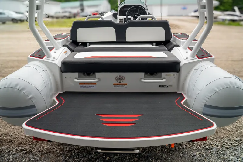 Slide: The Image of Highfield Velox 420 2025 - 16