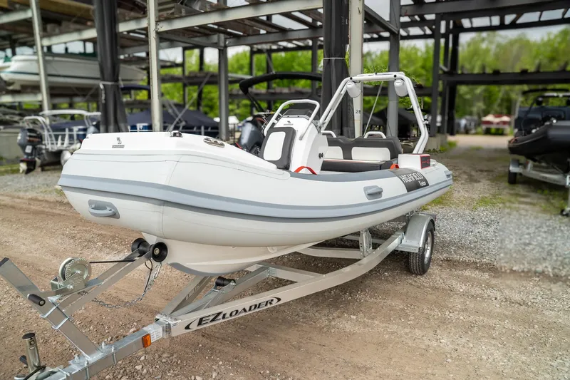 Slide: The Image of Highfield Velox 420 2025 - 5