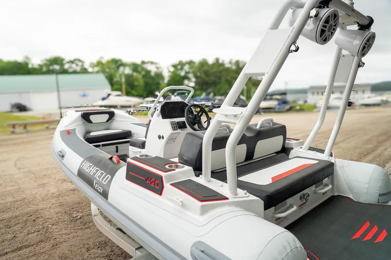 Slide: The Image of Highfield Velox 420 2025 - 6