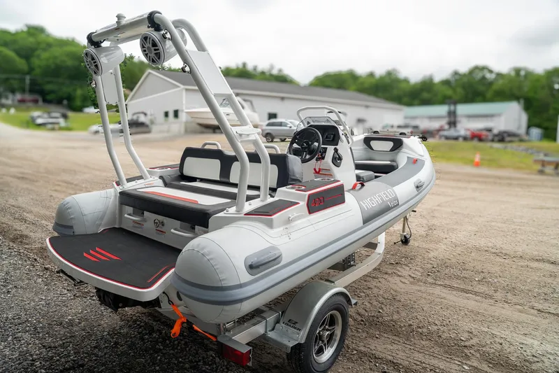 Slide: The Image of Highfield Velox 420 2025 - 8