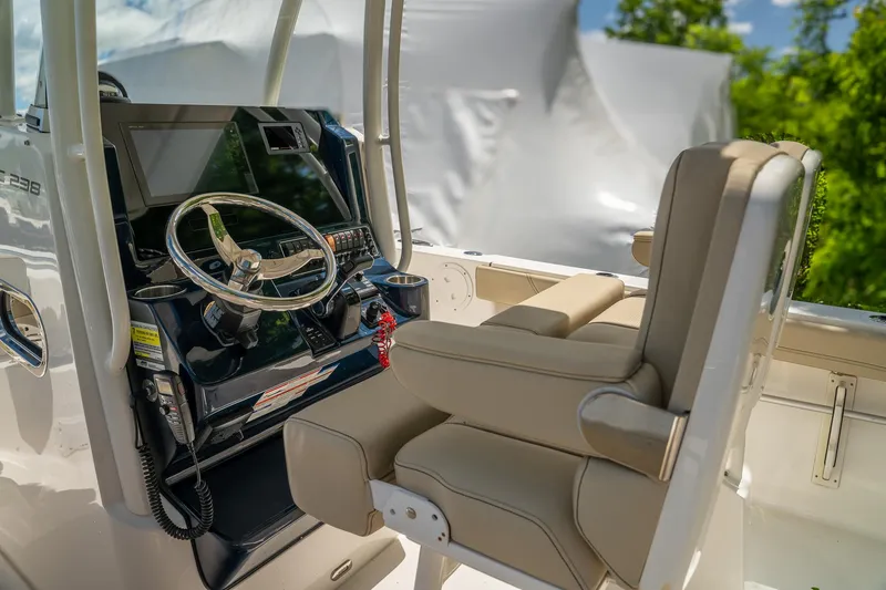 Slide: The Image of Pursuit C 238 Center Console 2018 - 11