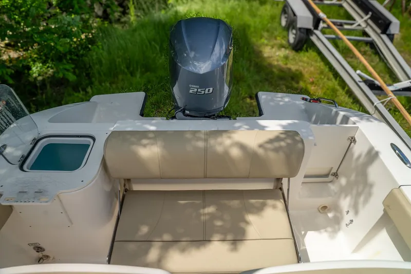 Slide: The Image of Pursuit C 238 Center Console 2018 - 14