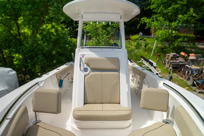 Slide: The Image of Pursuit C 238 Center Console 2018 - 7