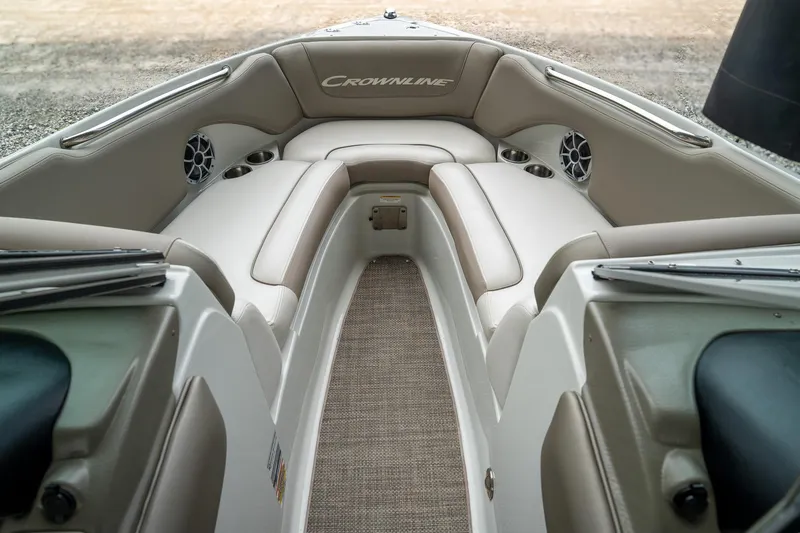 Slide: The Image of Crownline Boats 225 SS 2019 - 10