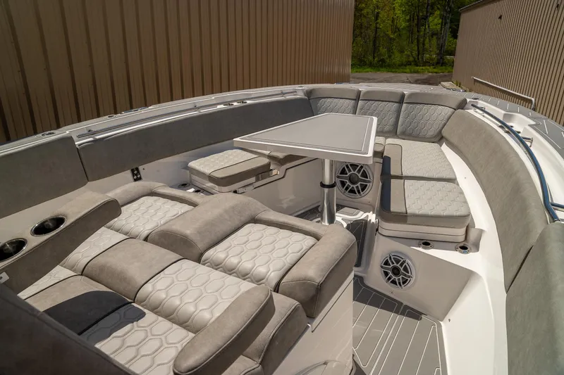 Slide: The Image of Sea Fox 368 Commander 2022 - 10