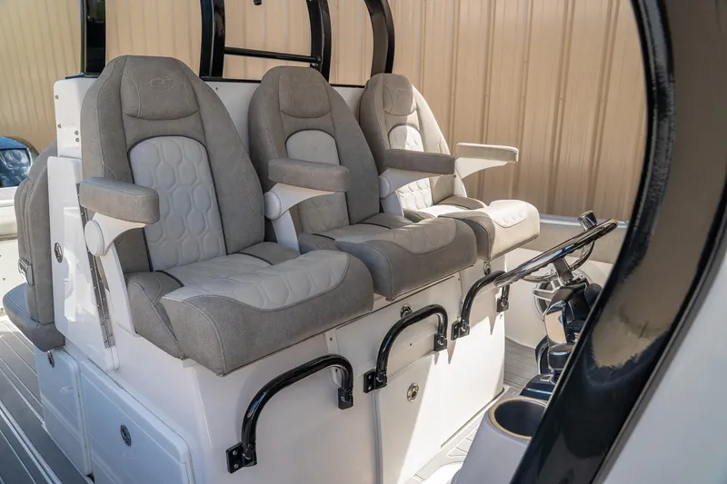 Slide: The Image of Sea Fox 368 Commander 2022 - 12