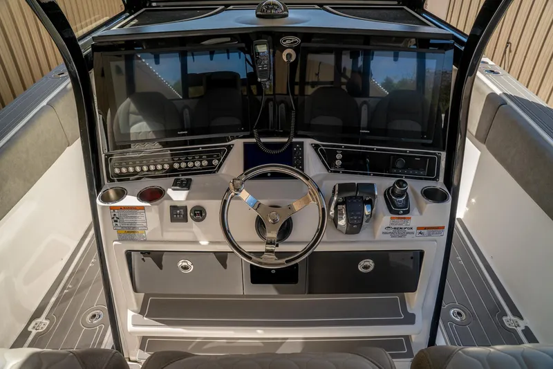 Slide: The Image of Sea Fox 368 Commander 2022 - 13