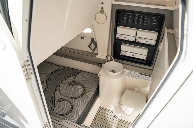 Slide: The Image of Sea Fox 368 Commander 2022 - 17