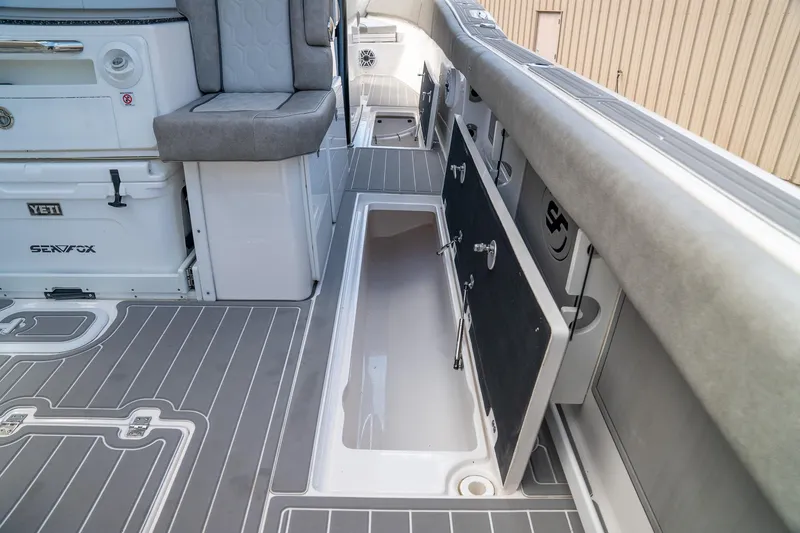 Slide: The Image of Sea Fox 368 Commander 2022 - 27