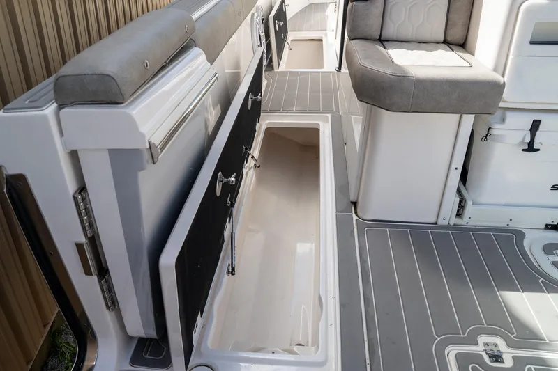 Slide: The Image of Sea Fox 368 Commander 2022 - 28