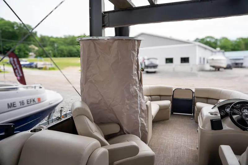 Slide: The Image of Misty Harbor B-2285CU 2017 - 12