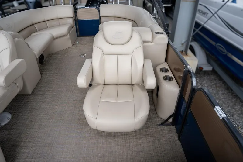 Slide: The Image of Misty Harbor B-2285CU 2017 - 14