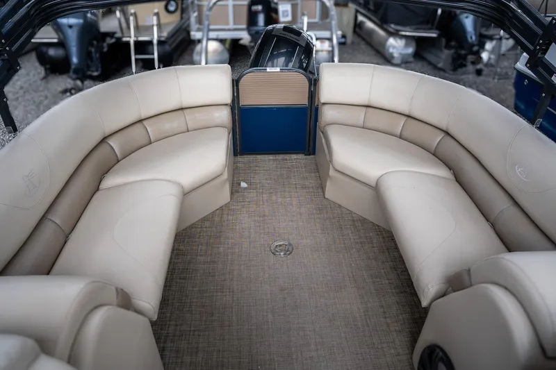 Slide: The Image of Misty Harbor B-2285CU 2017 - 17