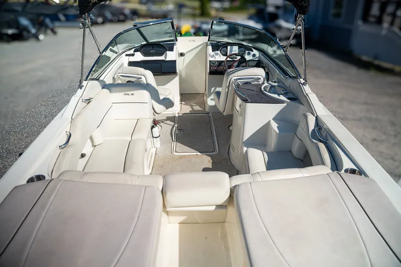 Slide: The Image of Sea Ray 270 SLX 2006 - 10