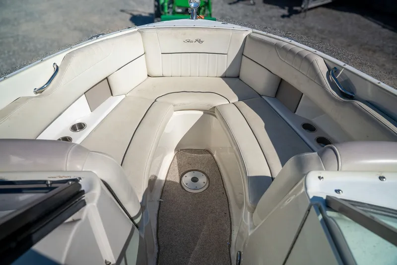 Slide: The Image of Sea Ray 270 SLX 2006 - 11