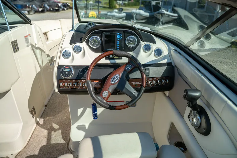 Slide: The Image of Sea Ray 270 SLX 2006 - 15