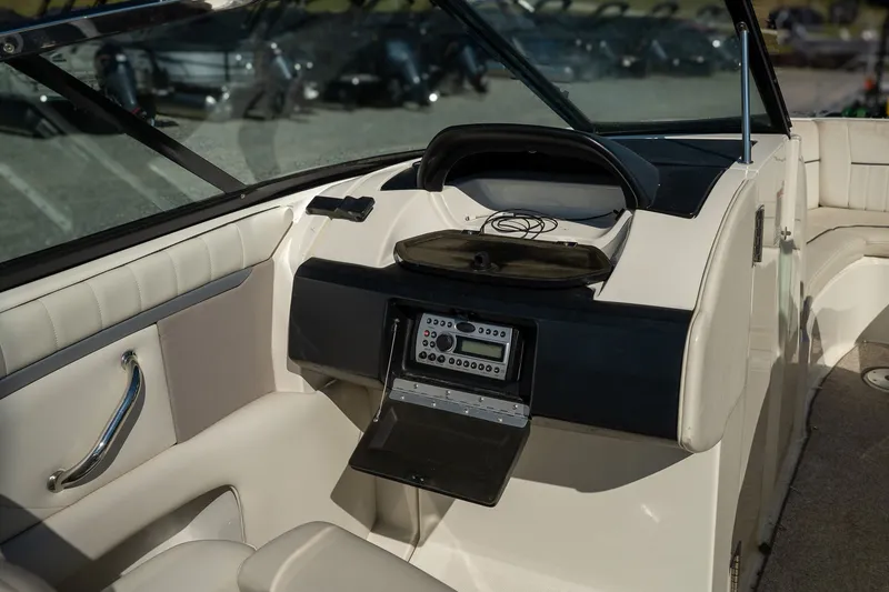 Slide: The Image of Sea Ray 270 SLX 2006 - 17