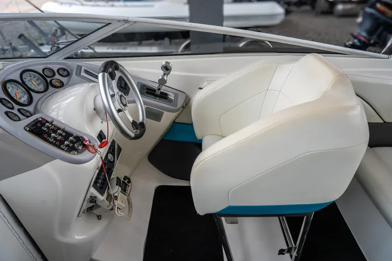 Slide: The Image of Wellcraft Scarab 260 1998 - 12