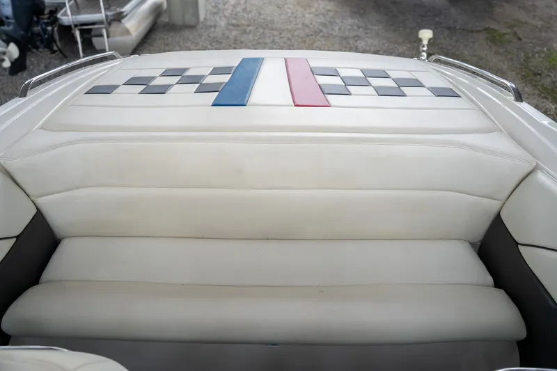 Slide: The Image of Wellcraft Scarab 260 1998 - 18