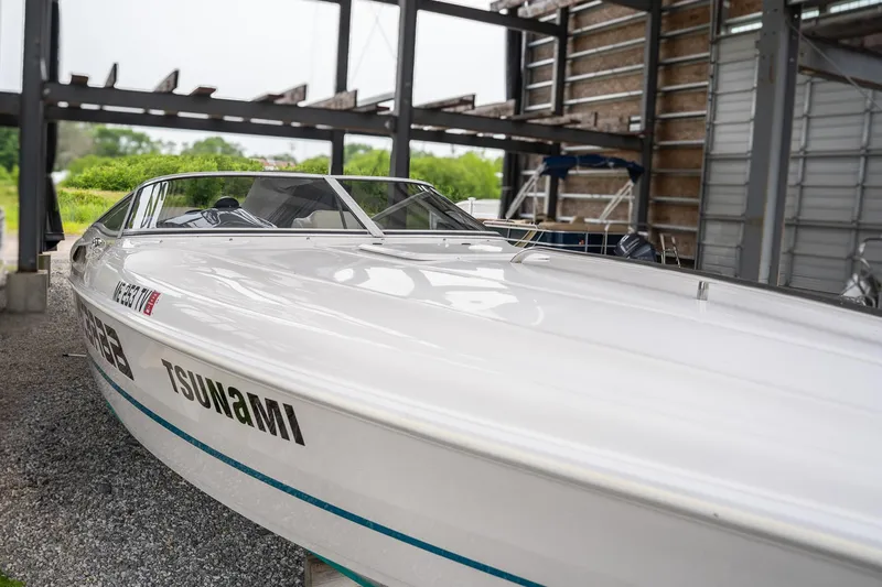 Slide: The Image of Wellcraft Scarab 260 1998 - 5