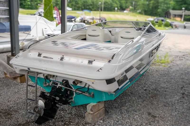 Slide: The Image of Wellcraft Scarab 260 1998 - 8