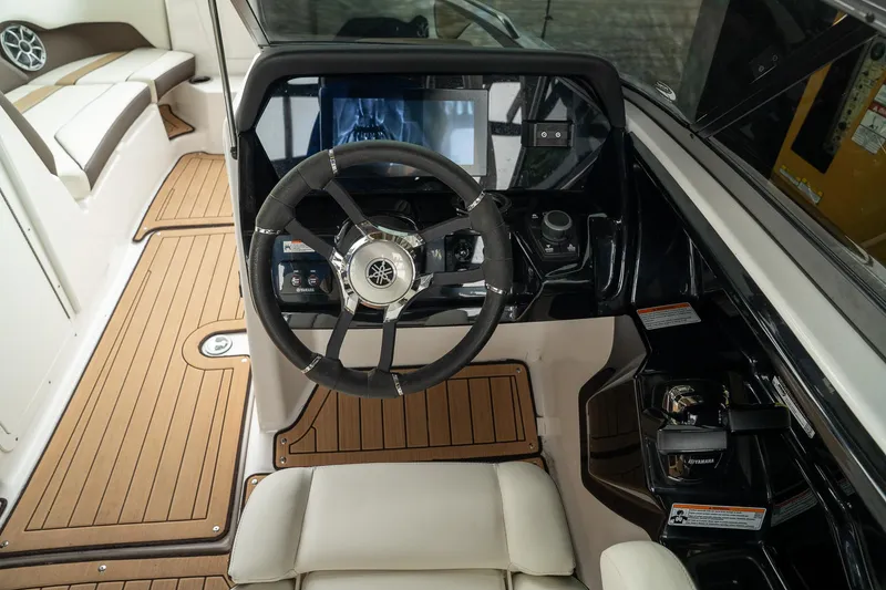 Slide: The Image of Yamaha 212 Limited X 2022 - 17