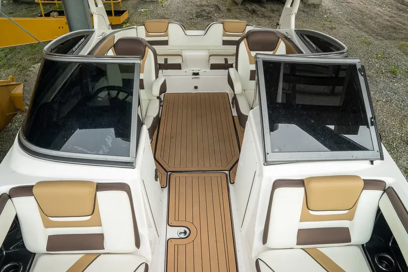 Slide: The Image of Yamaha 212 Limited X 2022 - 23