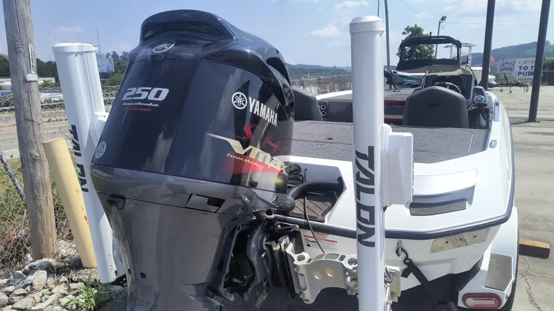Slide: The Image of 2021 Vexus VX20 boat with Yamaha 250 engine and Talon anchoring system. - 3